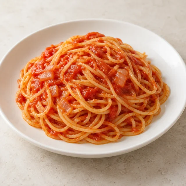 Contoh visual AI pasta matang dengan saus tomat; saus dihitung terpisah dari pasta polos.